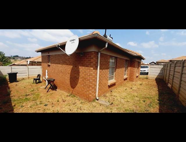 3 BEDROOM TOWNHOUSE FOR SALE IN OLIEVENHOUTBOSCH